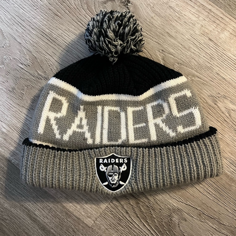 Oakland Raiders Winter Hat with Pom